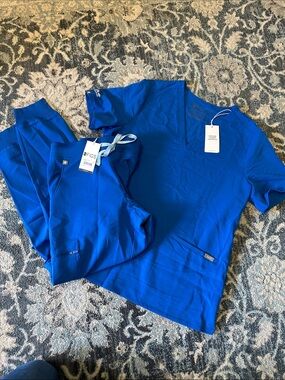 Figs Scrub Top (medium) and Pants (large)
